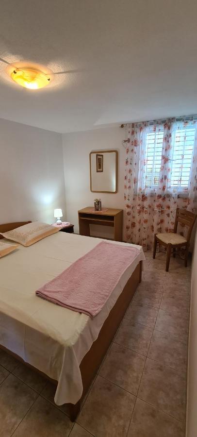 Apartmani Fani Supetar Buitenkant foto