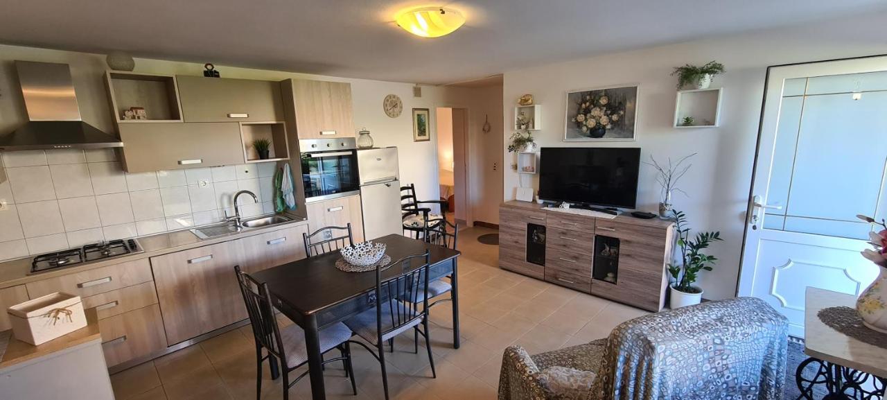 Apartmani Fani Supetar Buitenkant foto